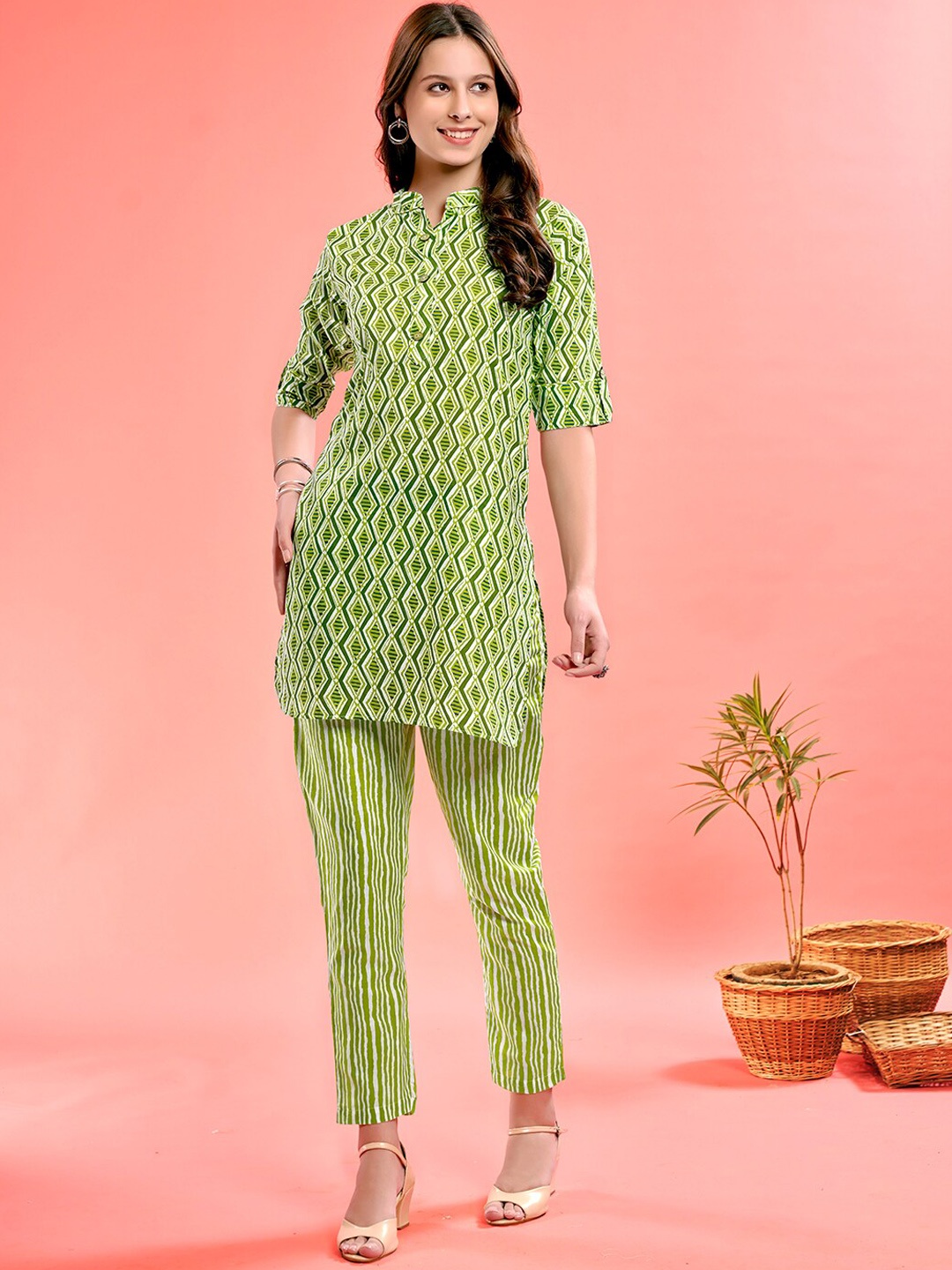 

Anouk Printed Pure Cotton Straight Kurti With Trousers Set, Green