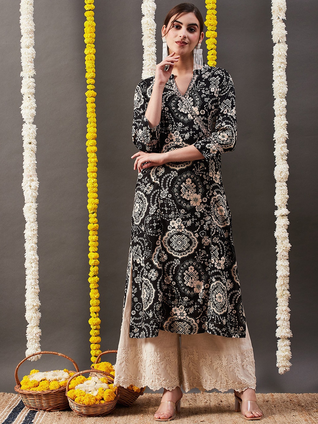 

FASHOR Floral Printed Mandarin Collar Sequinned Straight Kurta, Black