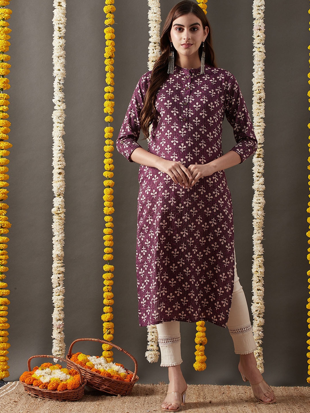 

FASHOR Magenta Ethnic Motifs Printed Mandarin Collar Straight Kantha Work Kurta