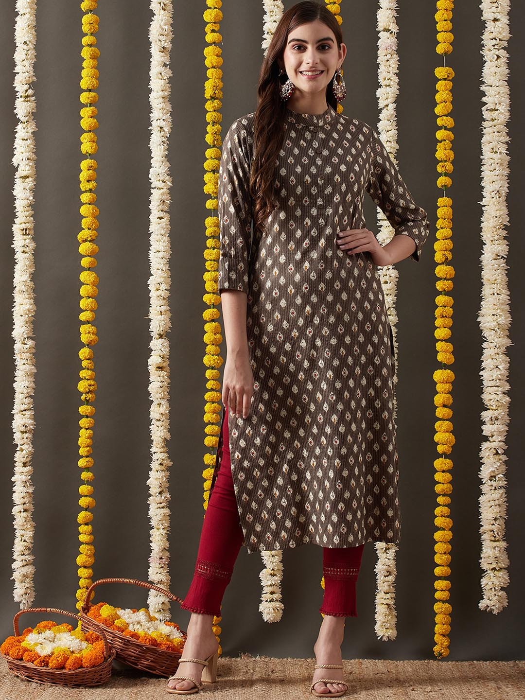 

FASHOR Brown Ethnic Motifs Printed Mandarin Collar Straight Kantha Work Kurta