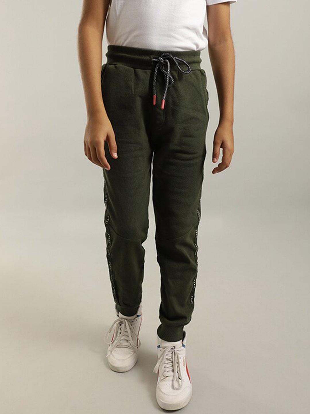 

Indian Terrain Boys Mid Rise Anti-Microbial Joggers, Green