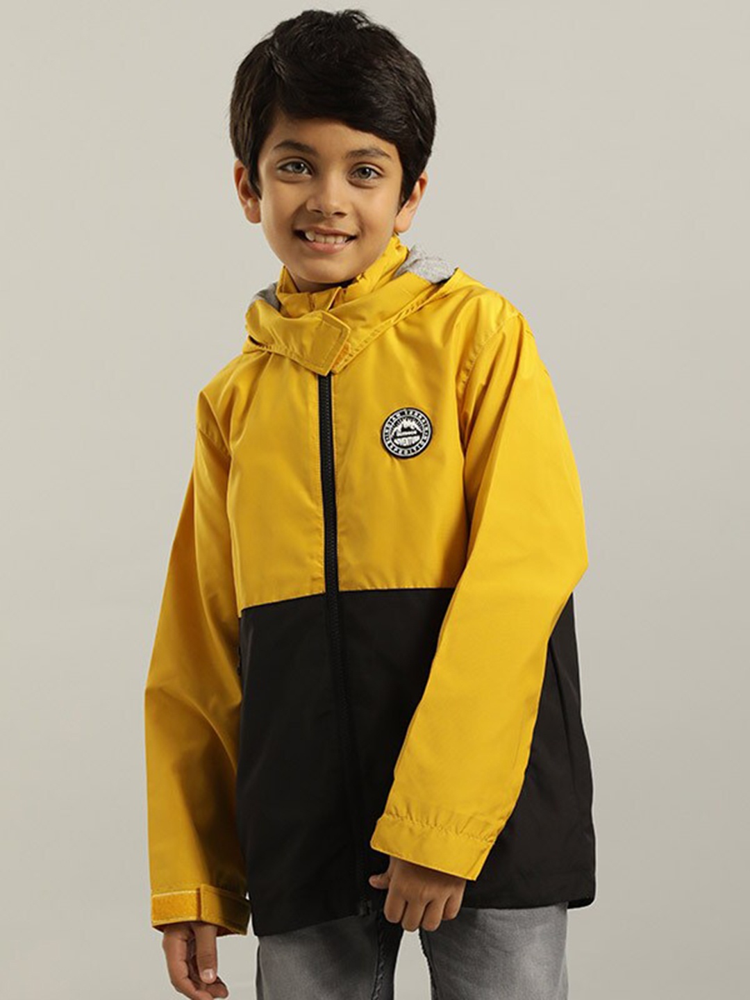 

Indian Terrain Boys Lightweight Colourblocked Outdoor Sporty Jacket, Yellow