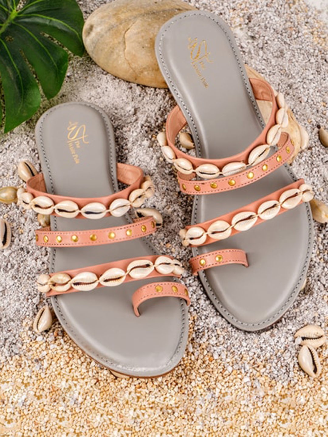 

THE WHITE POLE Embellished Ethnic One Toe Flats, Grey
