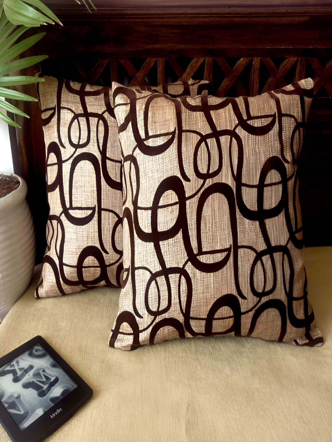 

Frills and More Entwined Brown & Gold-toned Jacquard Square Cushion Covers