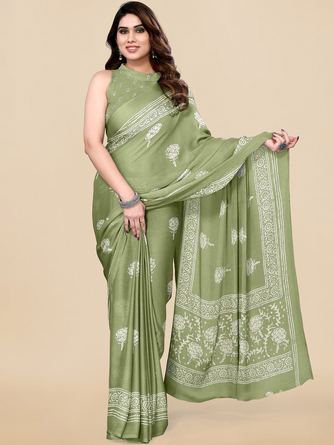 

MIRCHI FASHION Green & White Batik Printed Poly Chiffon Saree