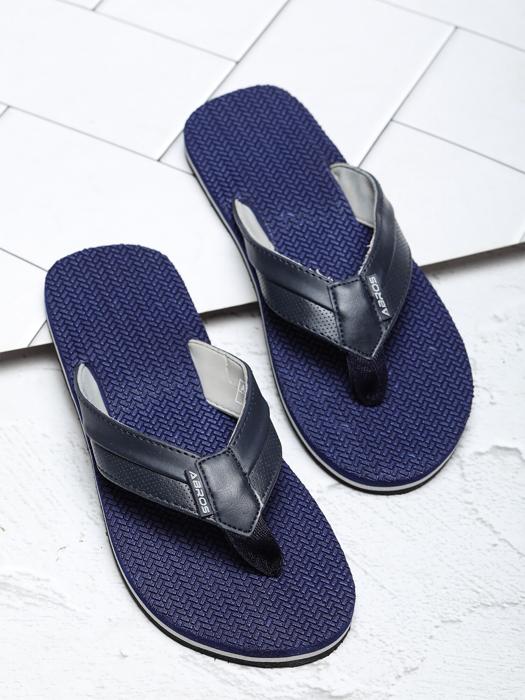 

ABROS Men Textured Thong Flip-Flops, Navy blue