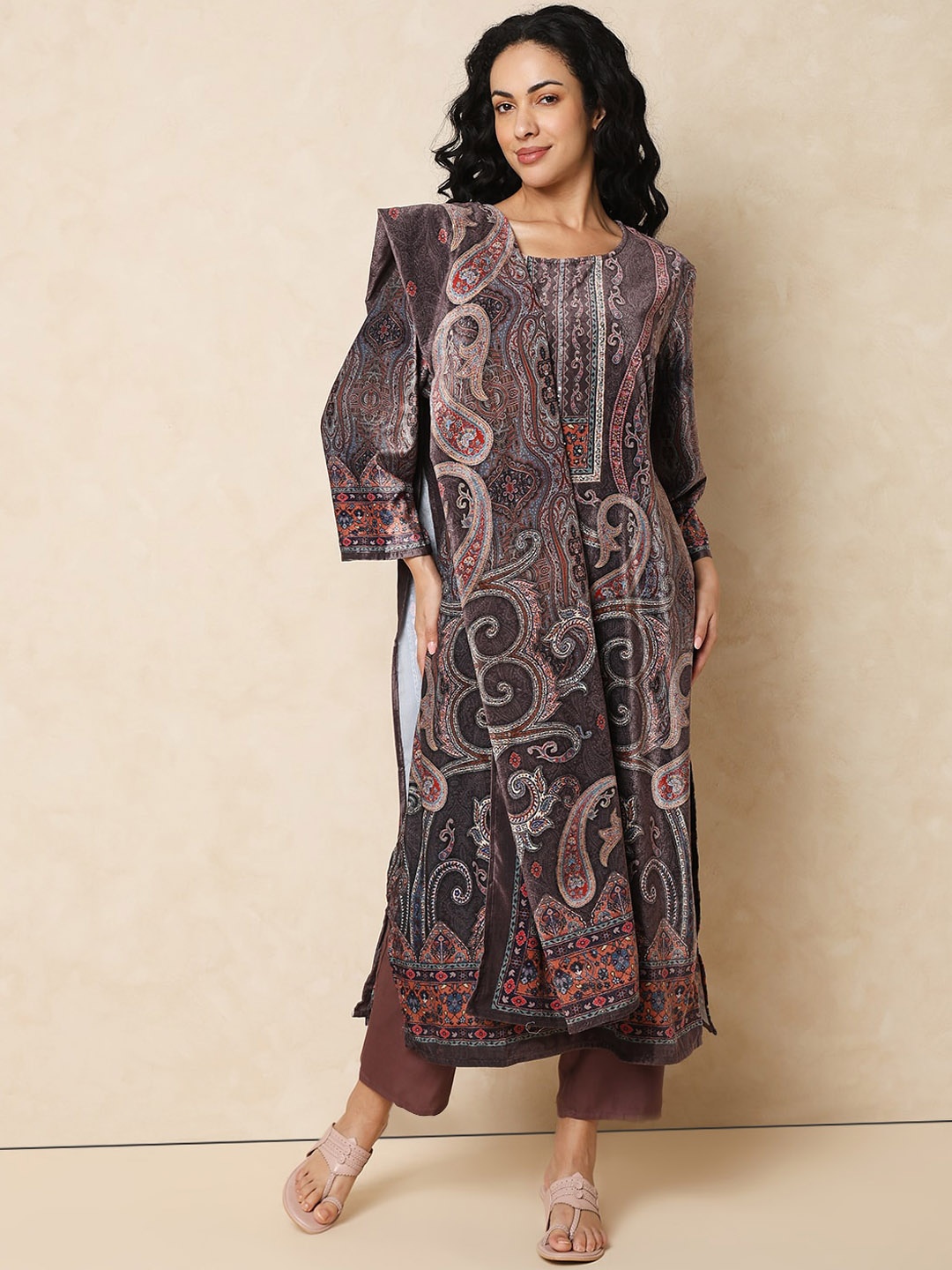 

Indifusion Paisley Printed Velvet Kurta with Trousers & Dupatta, Mauve