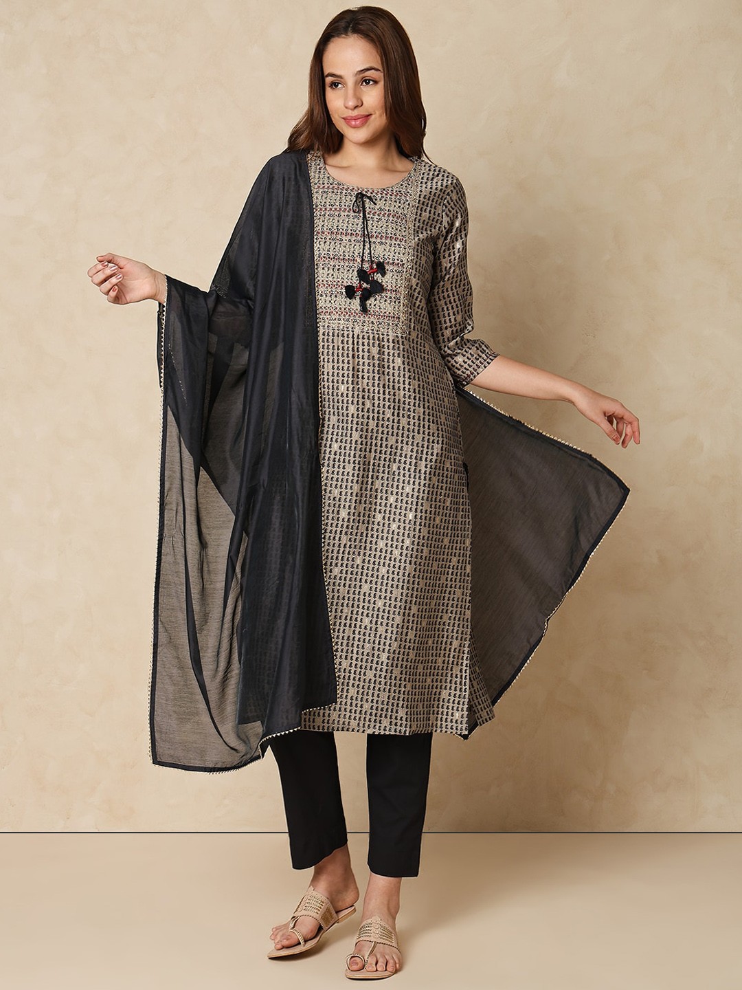 

Indifusion Ethnic Motifs Printed Kurta With Trousers & Dupatta, Grey