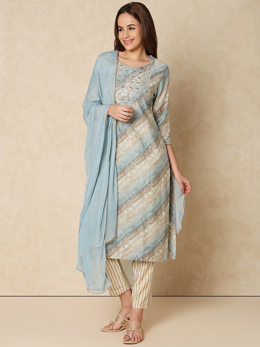 

Indifusion Leheriya Printed Regular Sequined Kurta with Trousers & Dupatta, Blue
