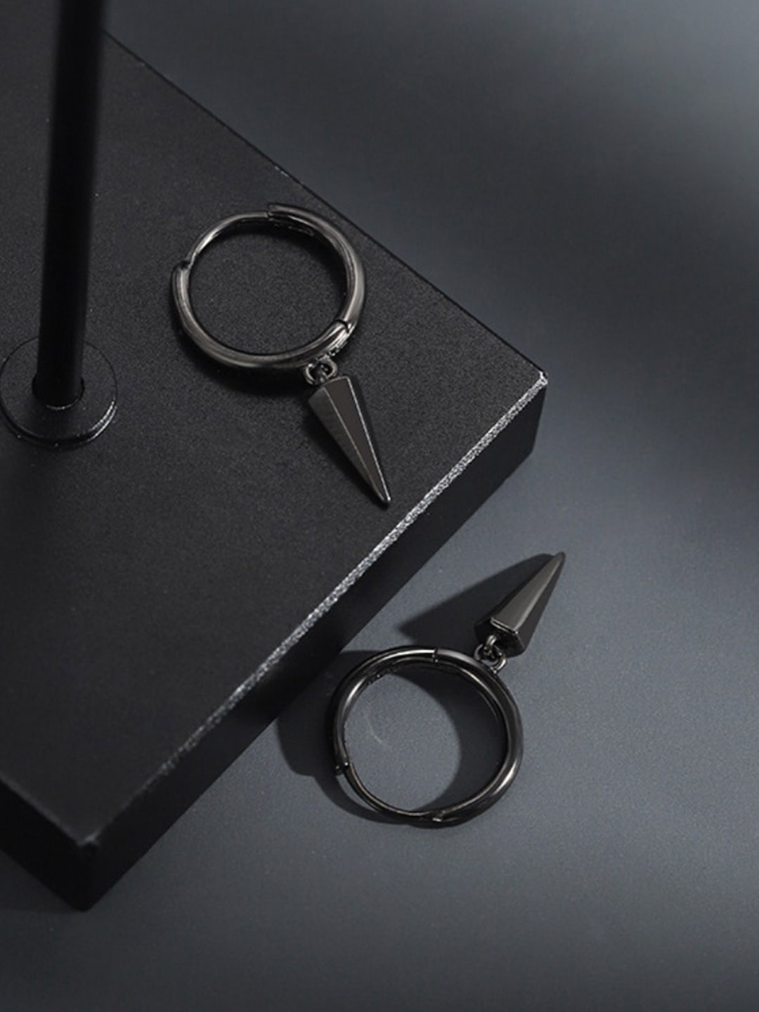 

WROGN Men Silver Hoop Earrings, Black