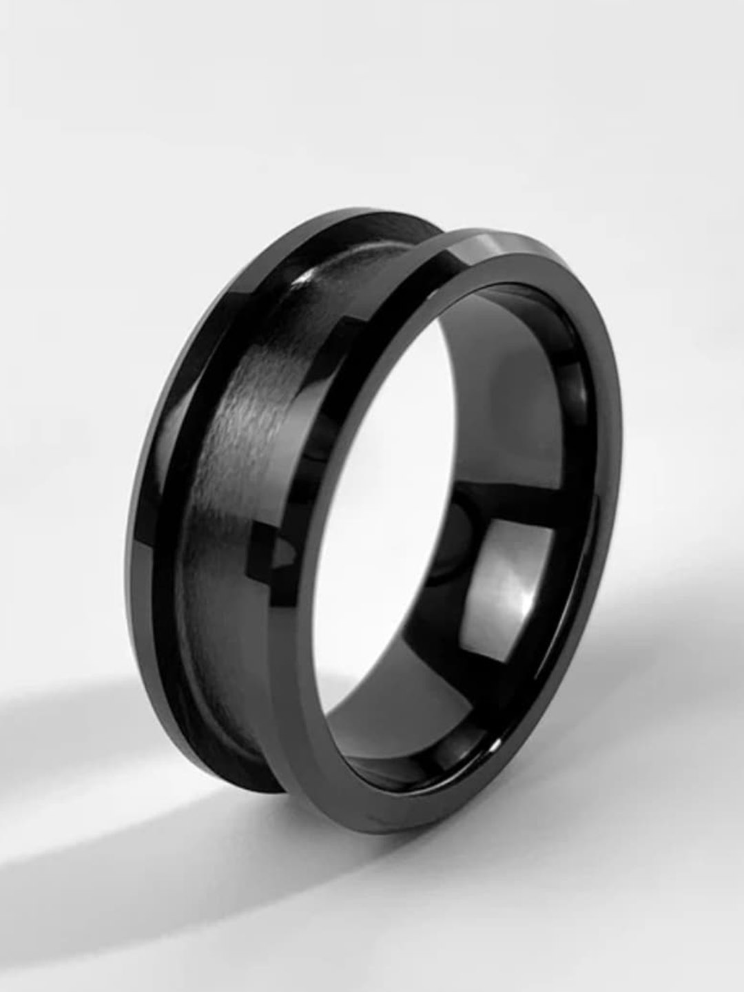 

WROGN Men Shadow Veil Band Finger Ring, Black