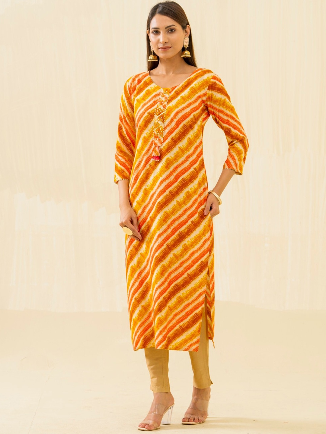 

Sangria Leheriya Printed Round Neck Gotta Patti Straight Kurta, Yellow