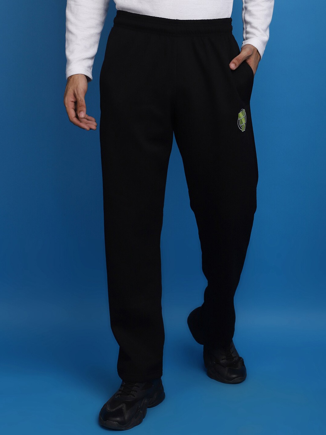 

V-Mart Men Mid Rise Fleece Track Pants, Black