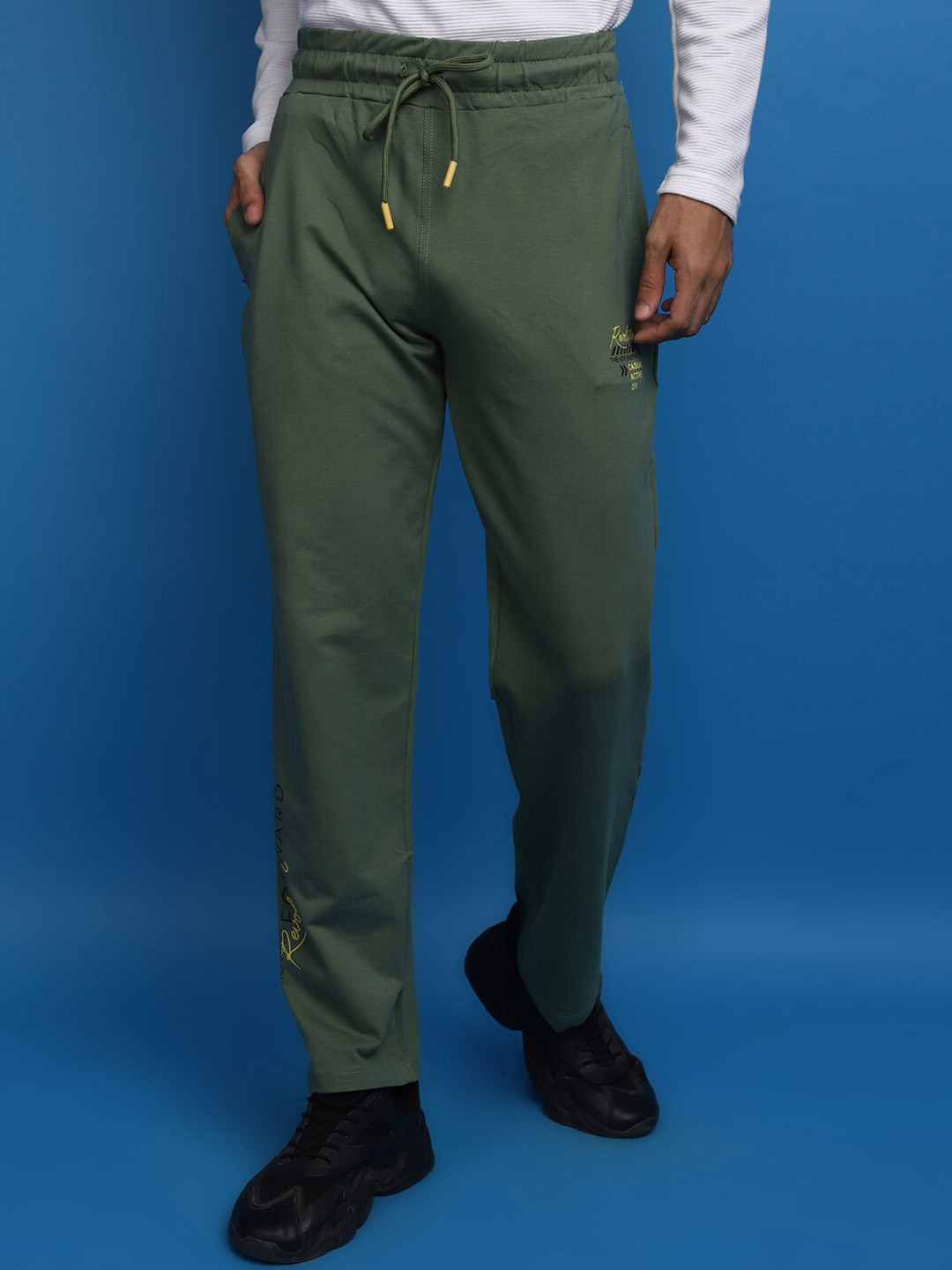 

V-Mart Men Mid-Rise Cotton Track Pant, Olive