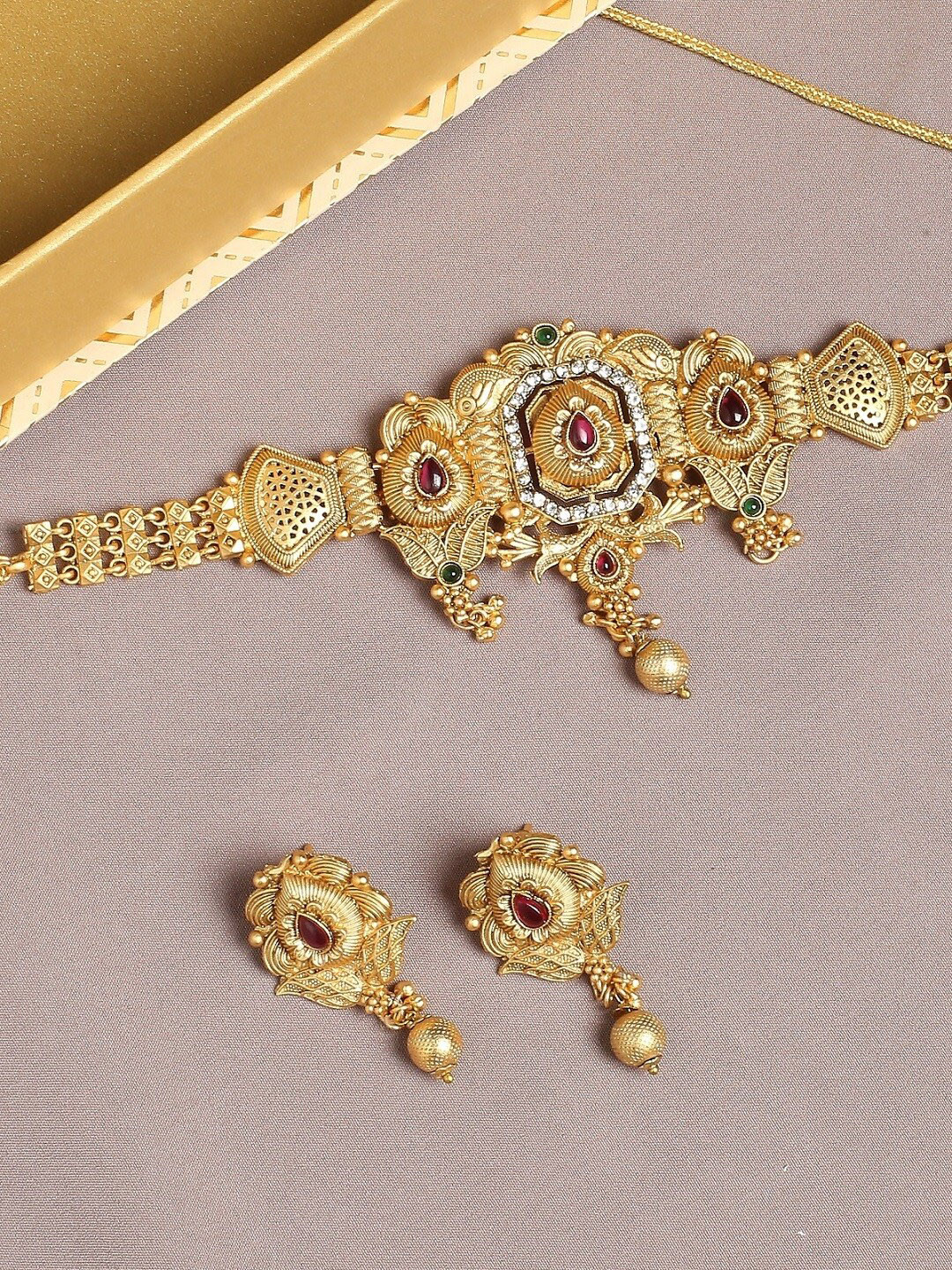 

OOMPH Stone-Studded Jewellery Set, Gold