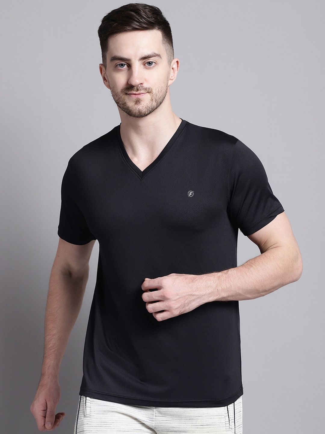 

Friskers Men Black V-Neck Slim Fit T-shirt