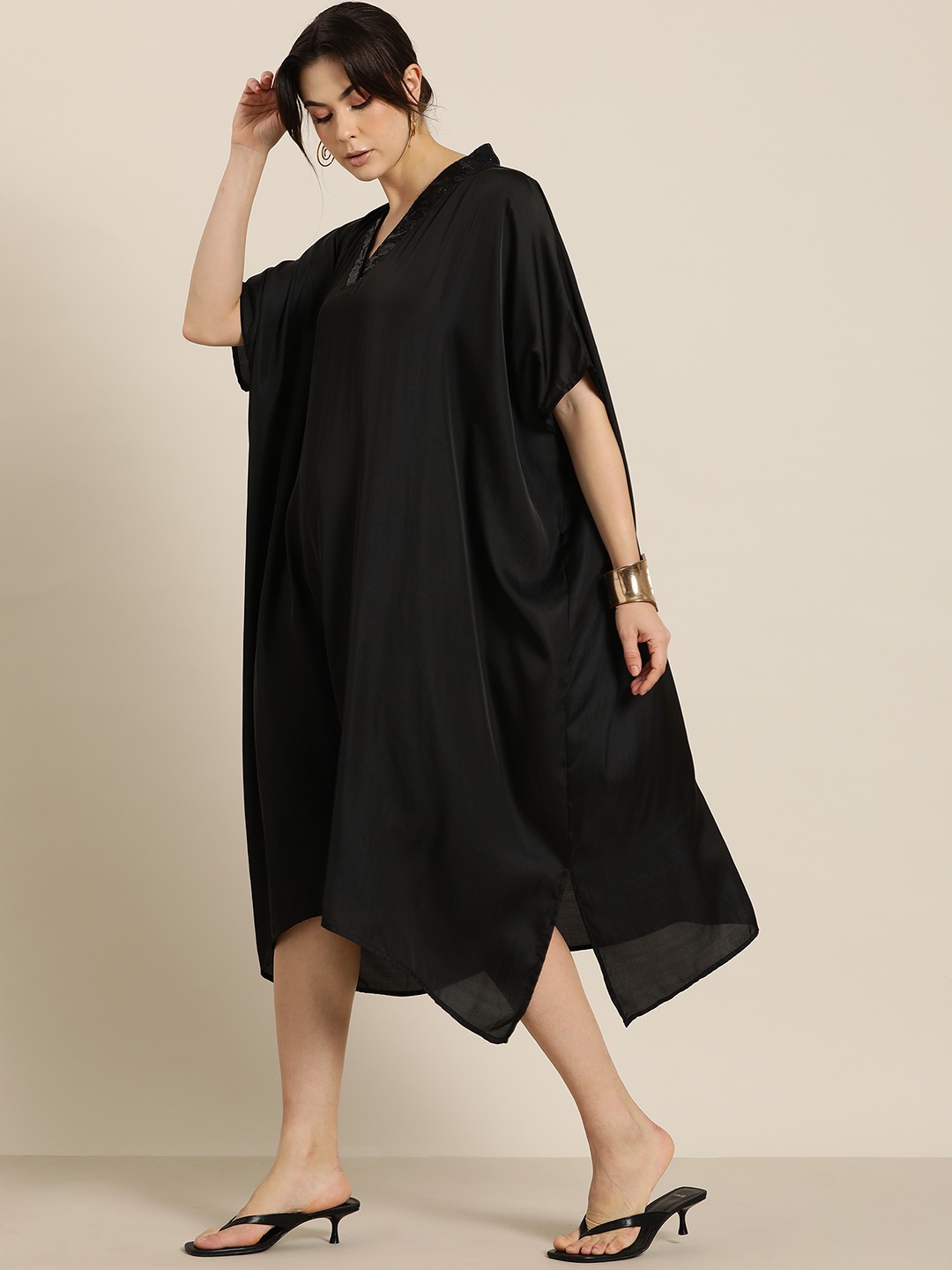 

Qurvii Desi Solid Kimono Sleeve Oversized Kaftan Midi Dress, Black