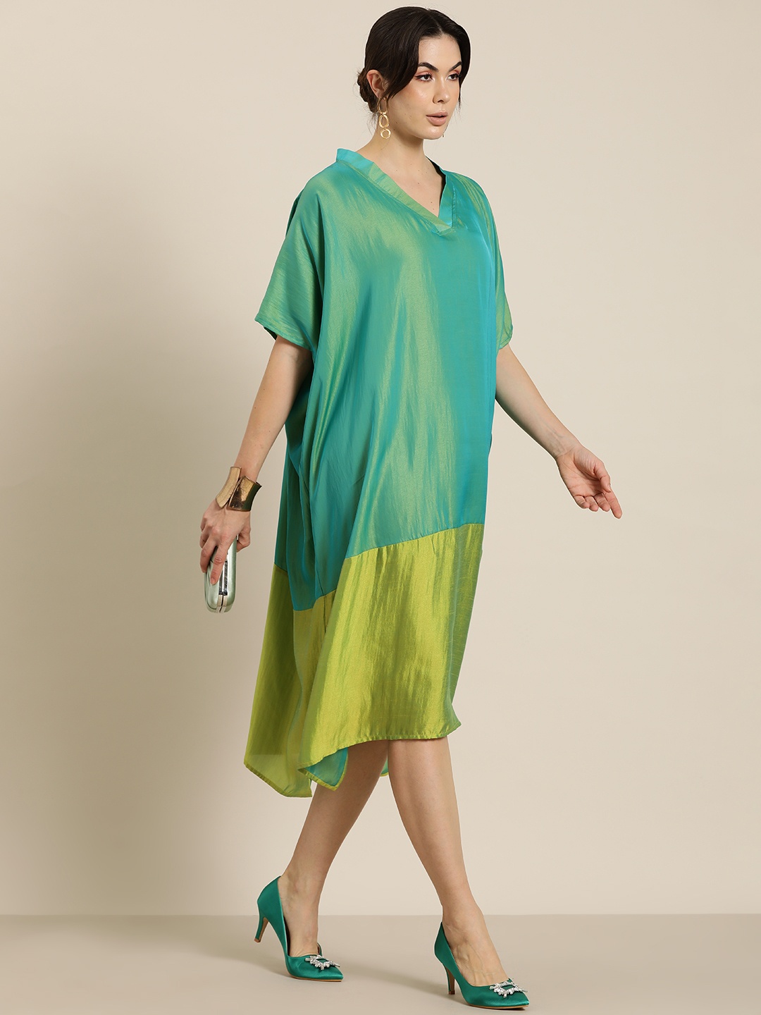 

Qurvii Desi Colourblocked Kimono Sleeve Oversized Kaftan Midi Dress, Green