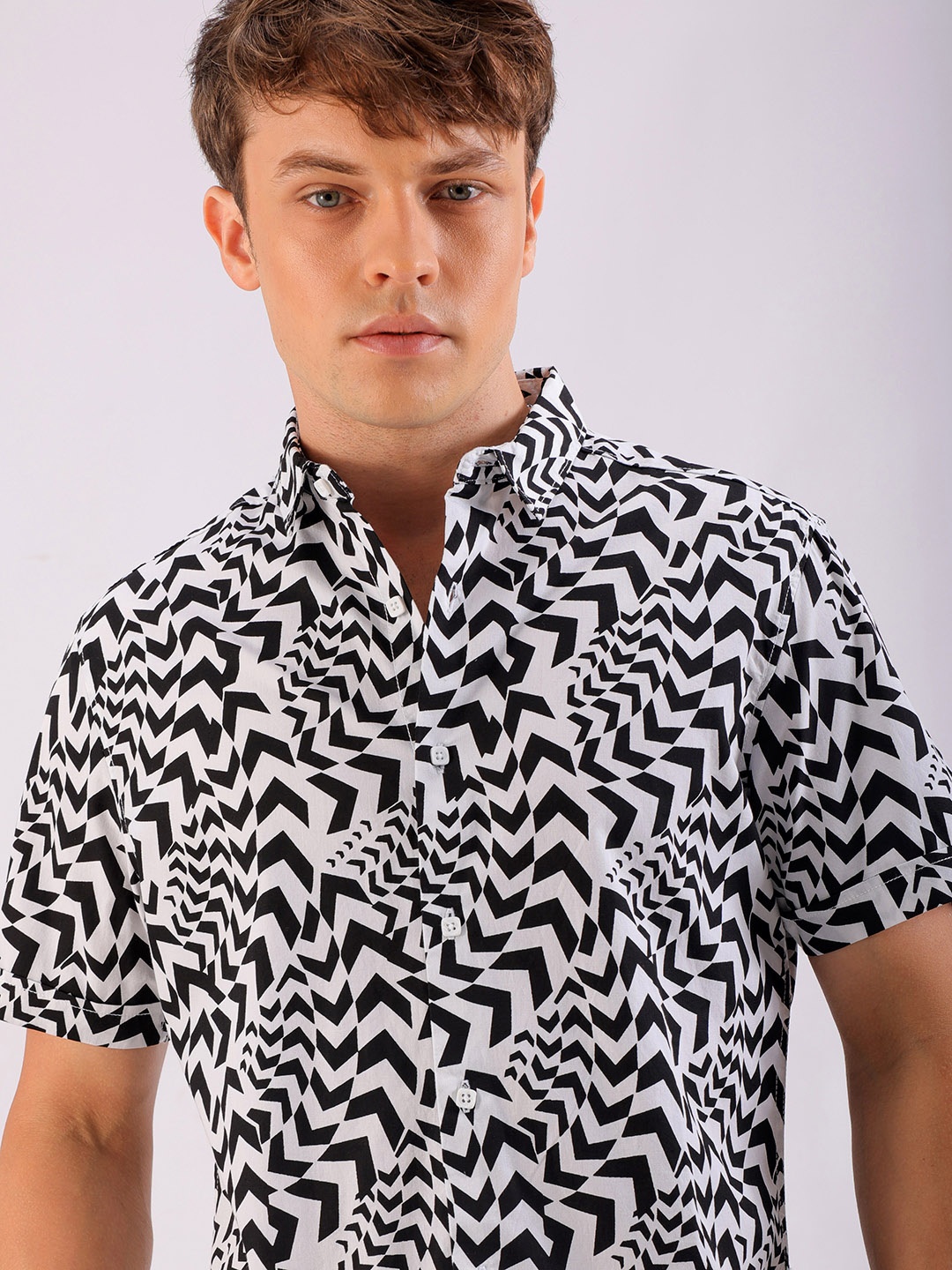 

The Indian Garage Co Men Slim Fit Geometric Printed Resortwear Shirt, Black