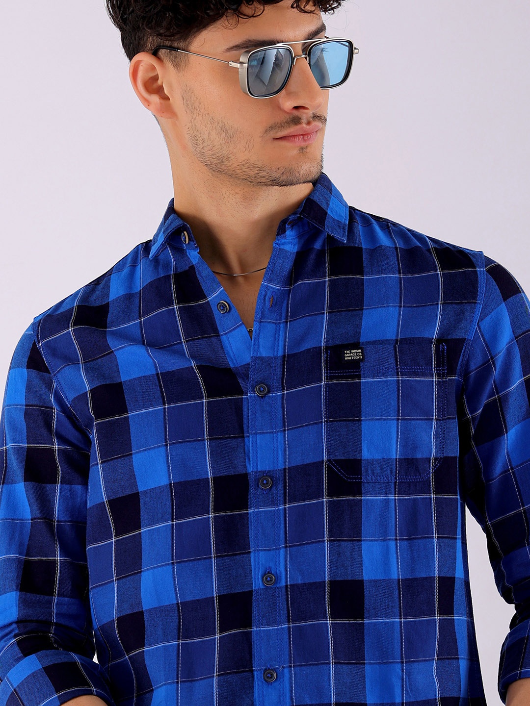 

The Indian Garage Co Men Blue Slim Fit Checked Casual Shirt