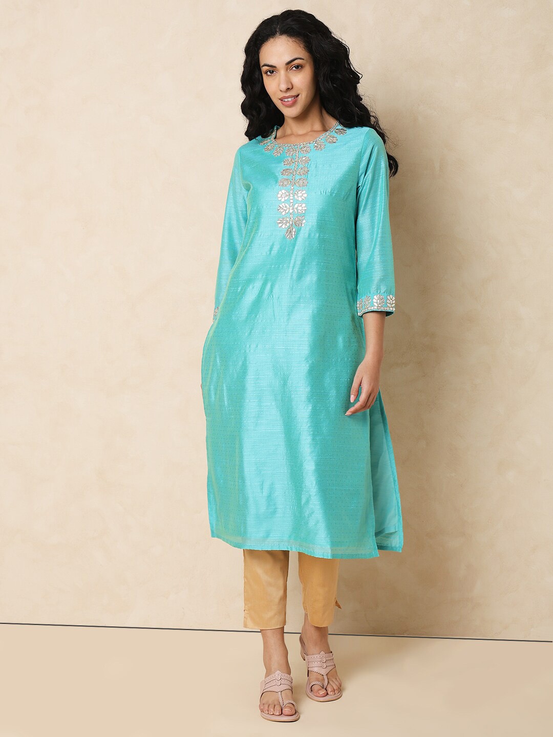 

Indifusion Thread Work Chanderi Silk Straight Kurta, Turquoise blue