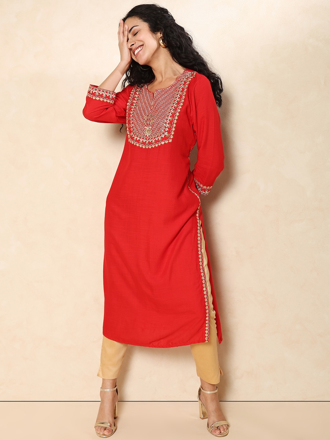 

Indifusion Ethnic Motifs Embroidered Straight Kurta, Red