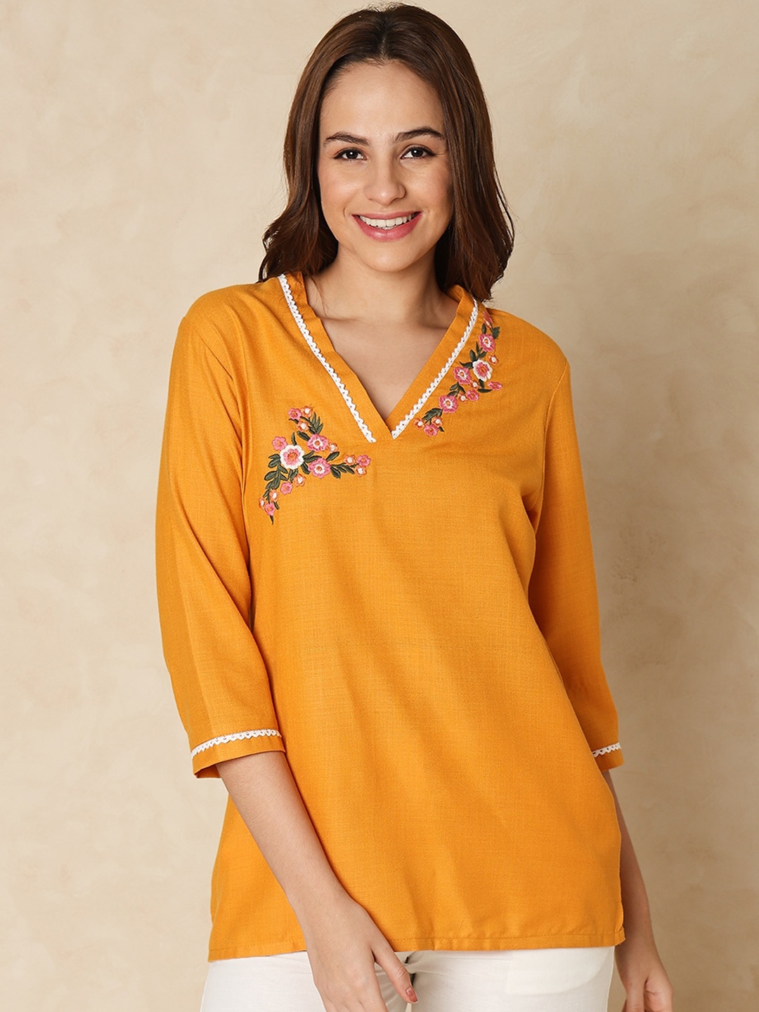 

Indifusion Floral Embroidered V-Neck Straight Kurti, Yellow