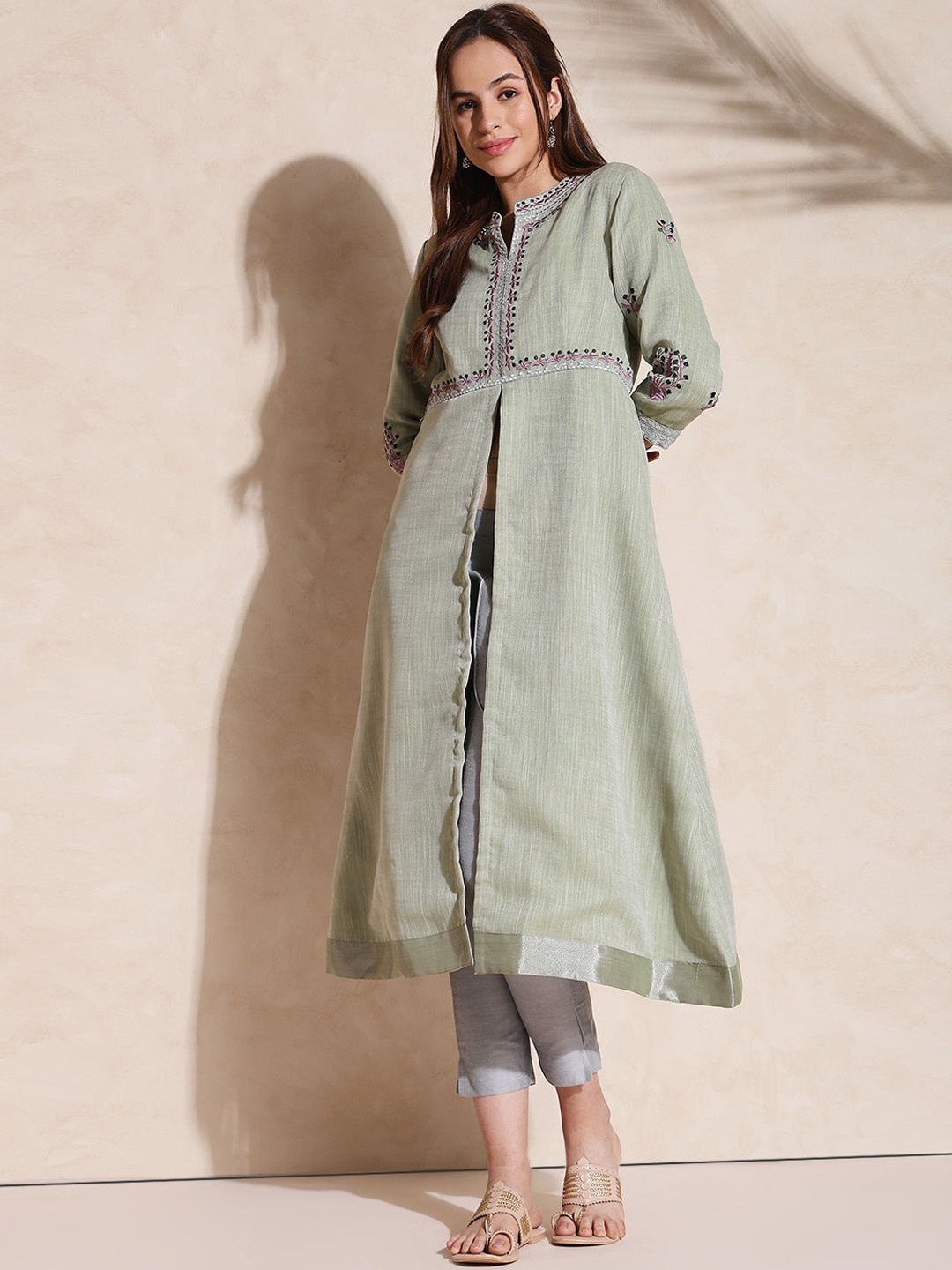 

Indifusion Floral Embroidered A-Line Kurta, Green