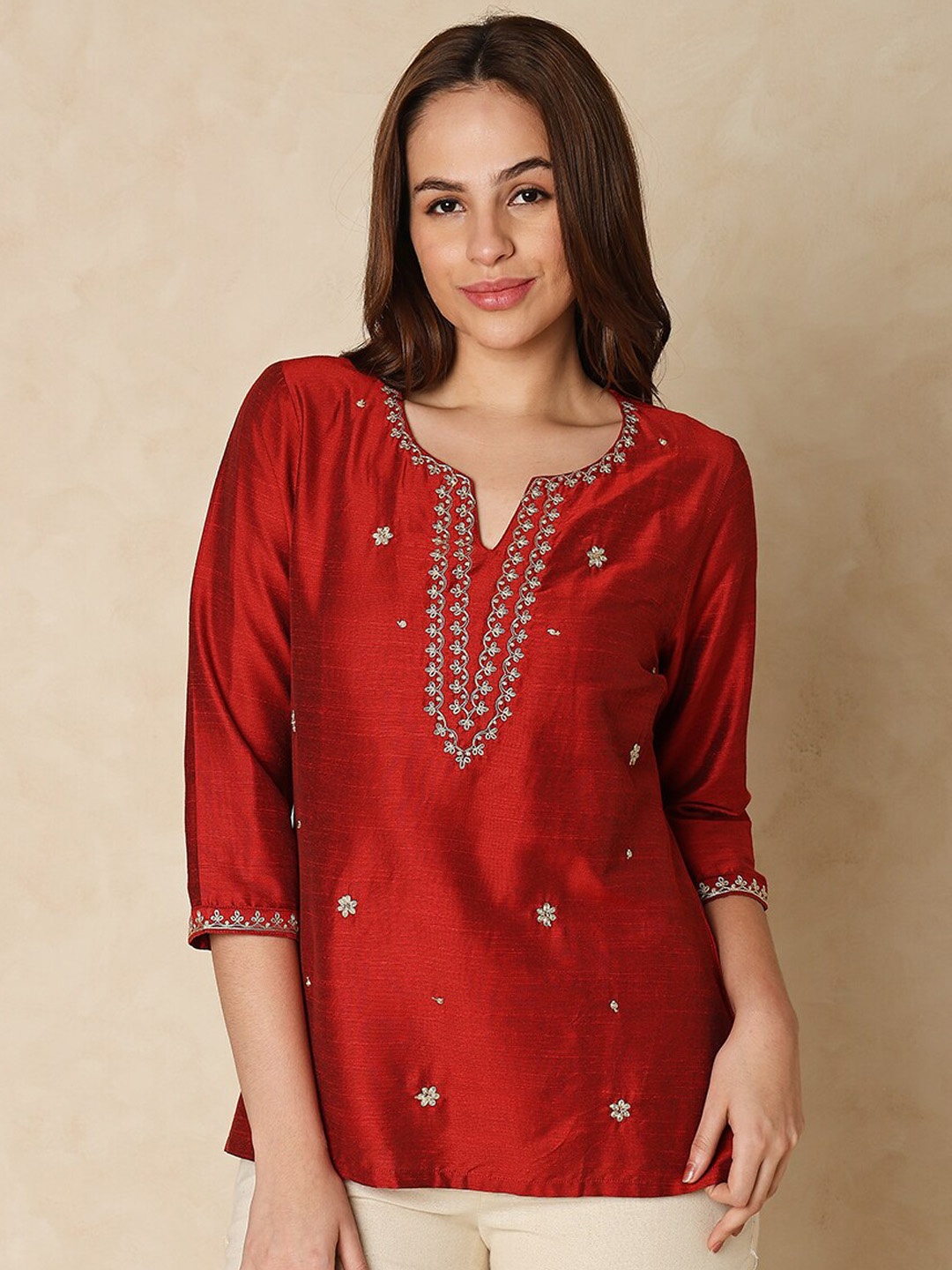 

Indifusion Floral Embroidered Straight Kurti, Red