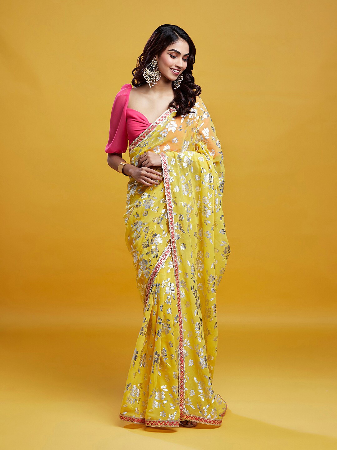 

PHATAKA Floral Printed Pure Georgette Block Print Saree, Yellow