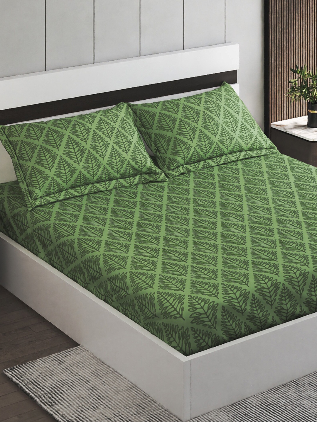 

Home Centre Green Ethnic Motifs Cotton 150 TC King Bedsheet with 2 Pillow Covers