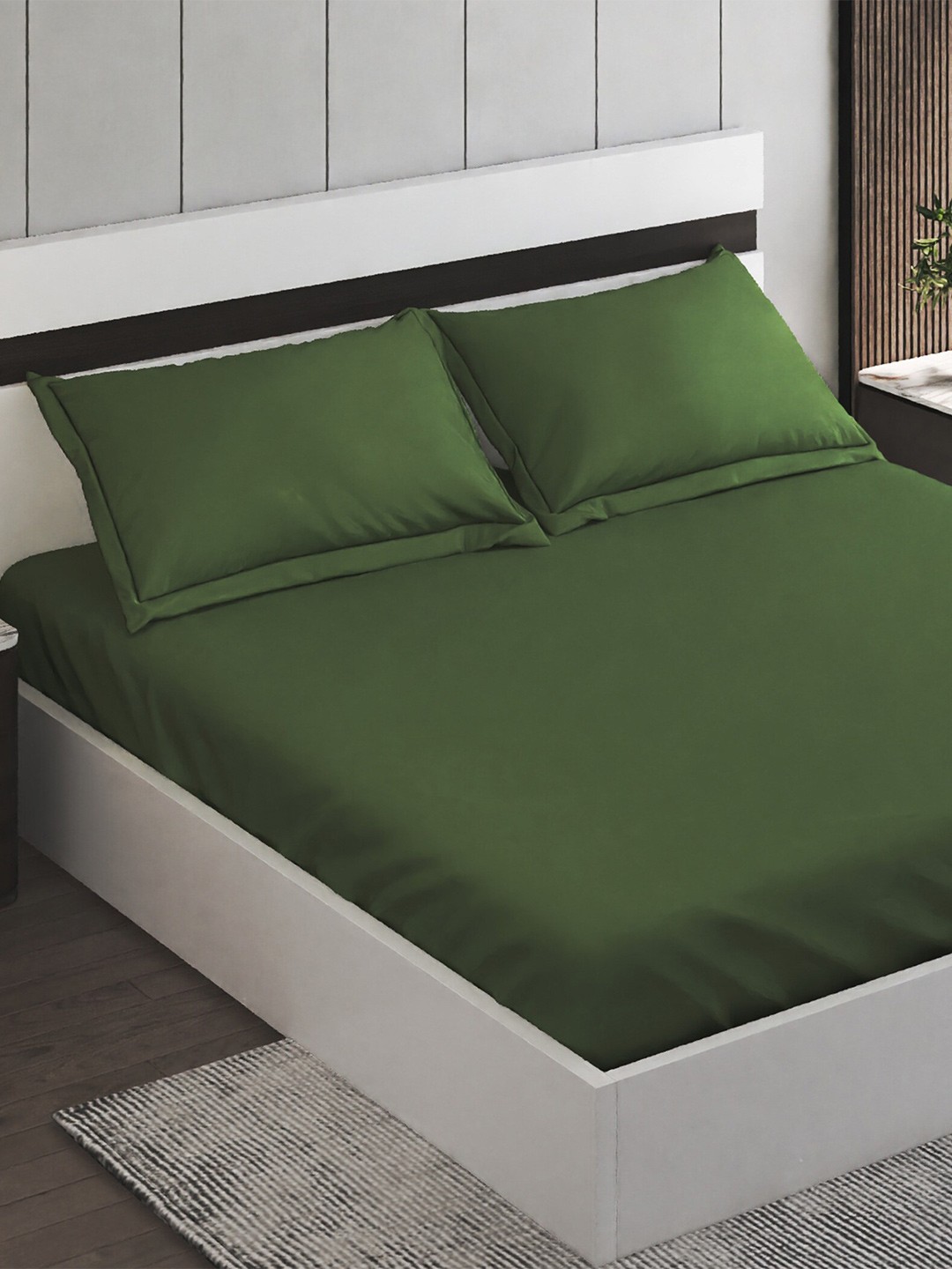

Home Centre Colour Refresh Green Solid Cotton 150 TC King Bedsheet with 2 Pillow Covers