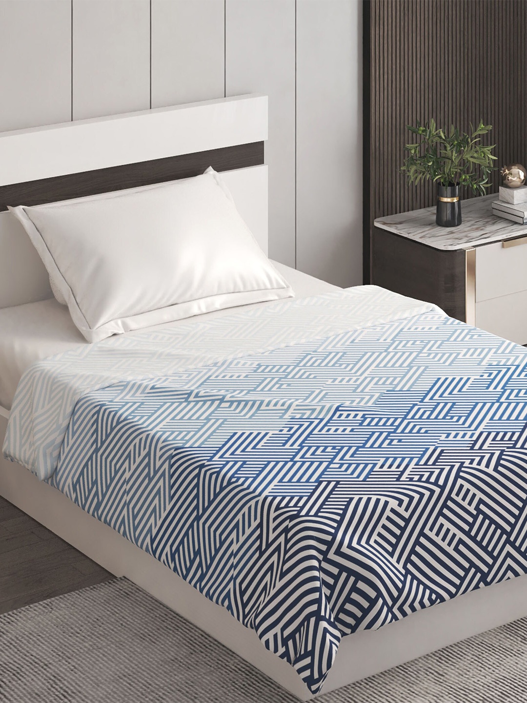 

Home Centre Blue & White Printed 150 GSM Single Bed Blanket