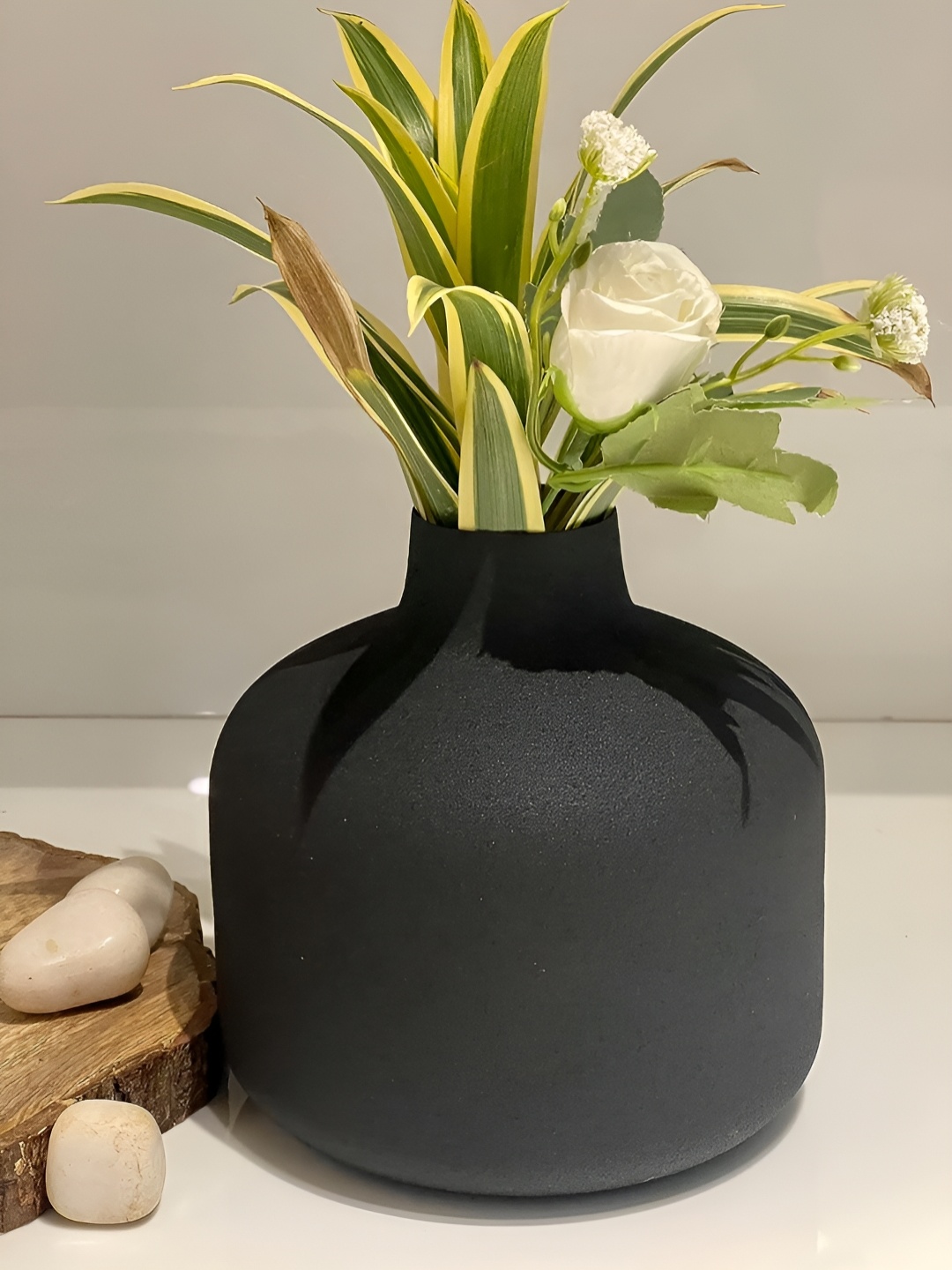 

CK HOMEZ Black Metal Flower Vase