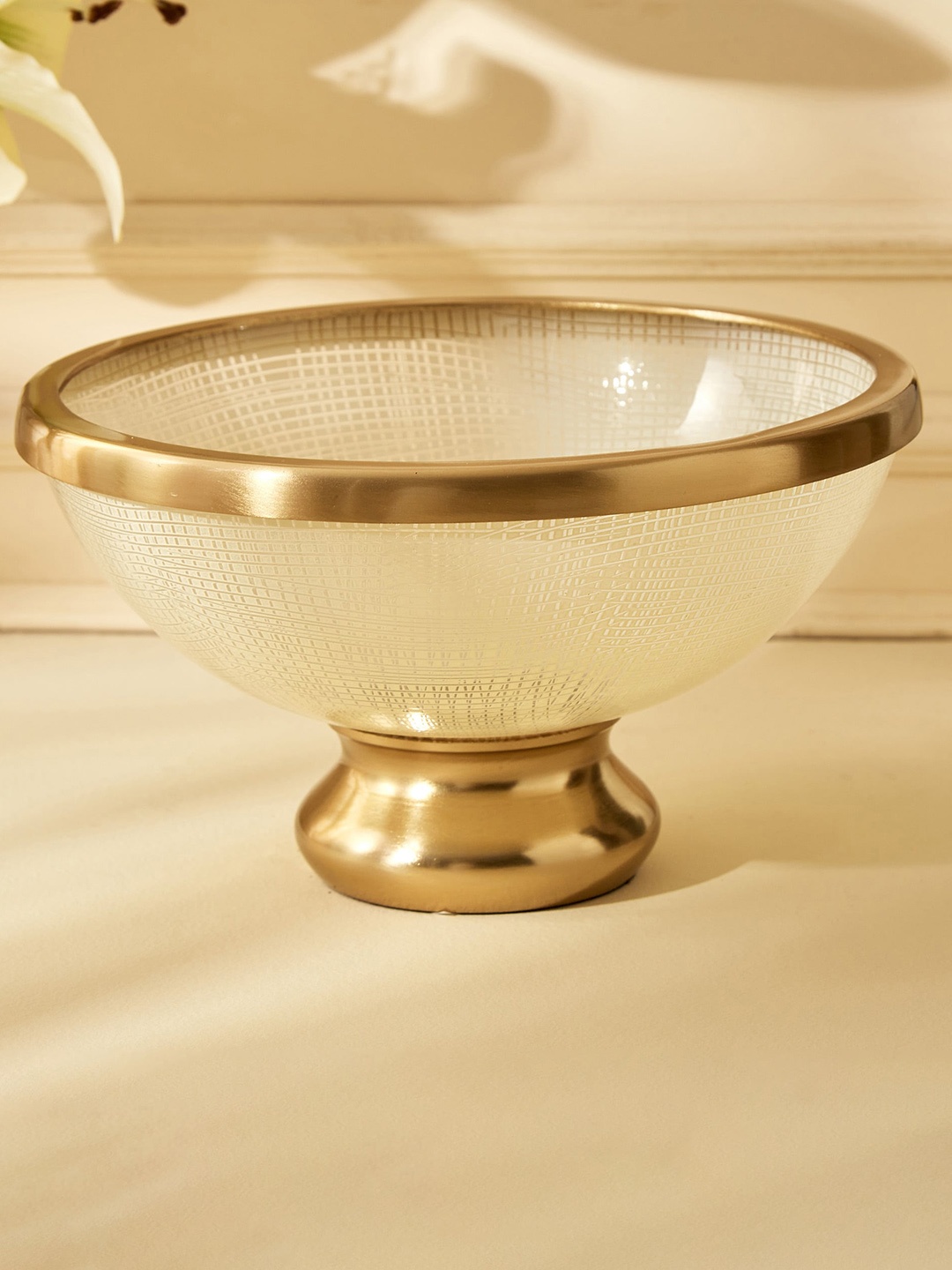 

Home Centre Eternity Vogue Off White & Gold Toned Textured Glass Decorative Bowl