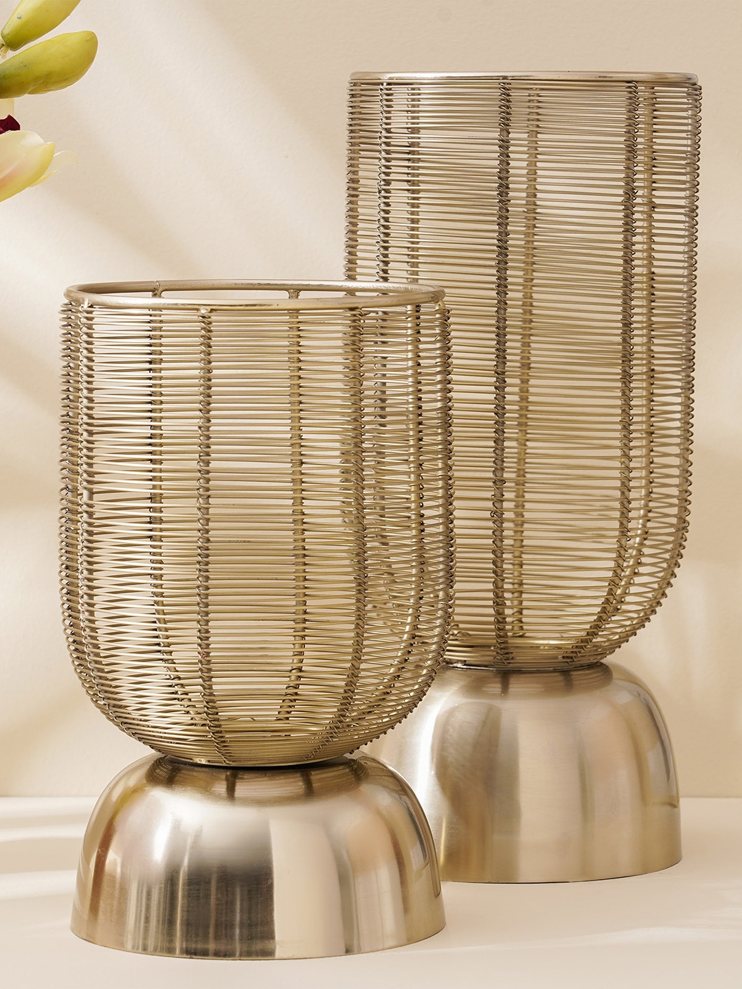 

Home Centre Splendid Megas Gold Toned Iron Wired Cylindrical Vase