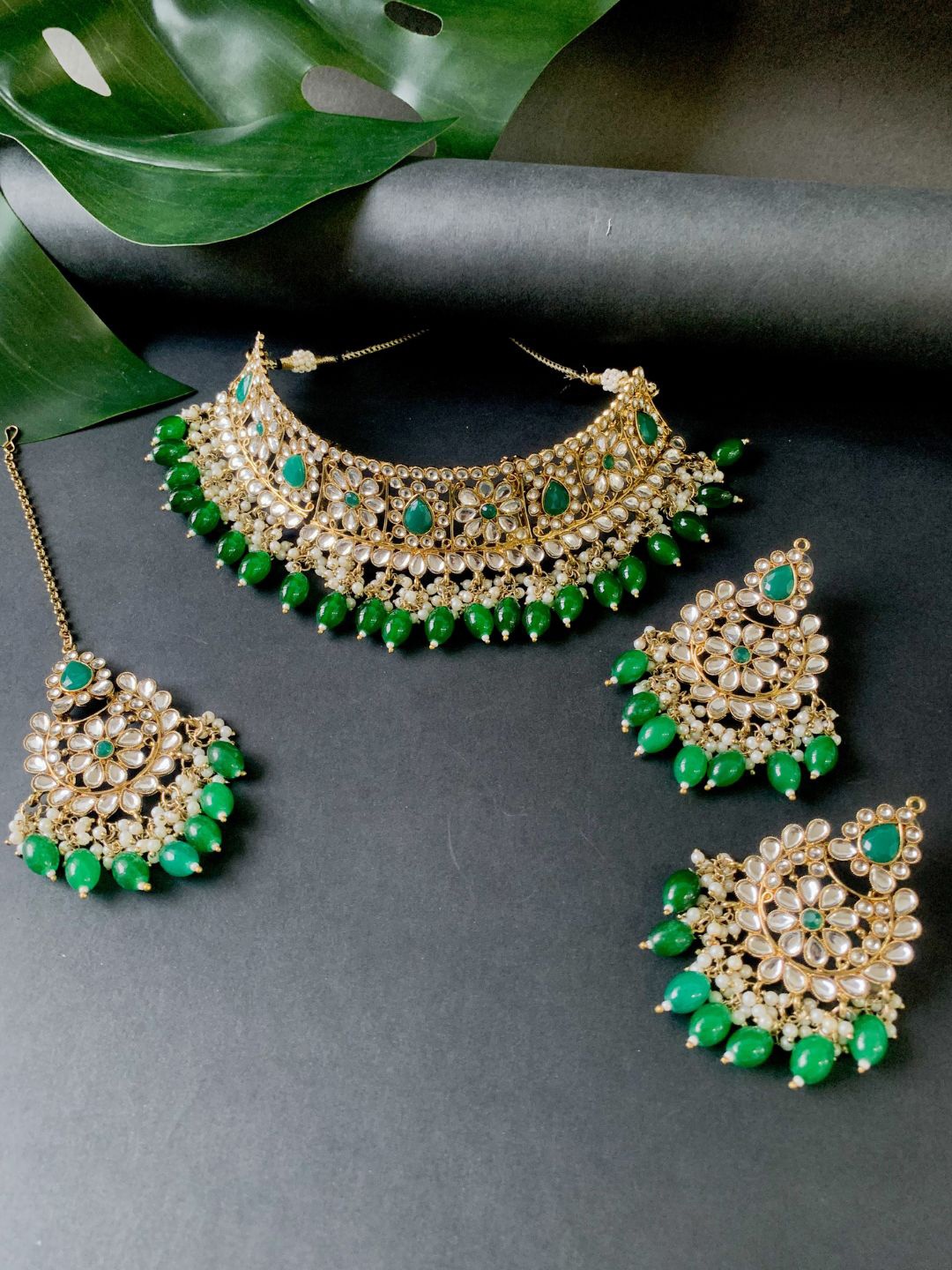 

I Jewels Gold-Plated Kundan-Studded & Beaded Necklace & Earrings With Maang Tika