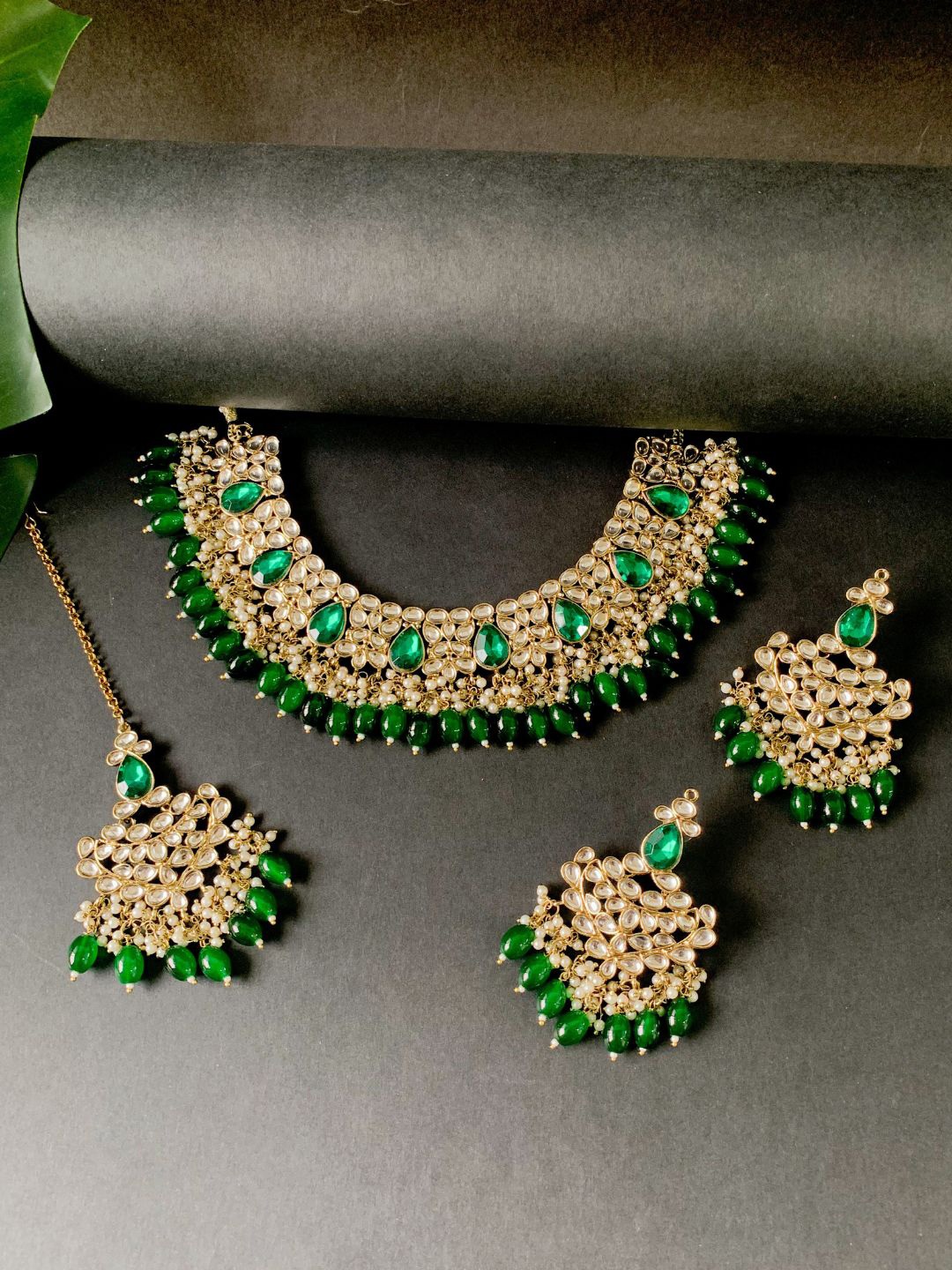 

I Jewels Gold-Plated Kundan-Studded & Beaded Necklace & Earrings & Maang Tikka