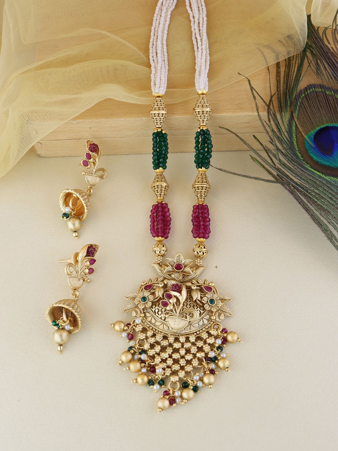 

I Jewels Gold-Plated Stone-Studded & Beaded Necklace & Earrings