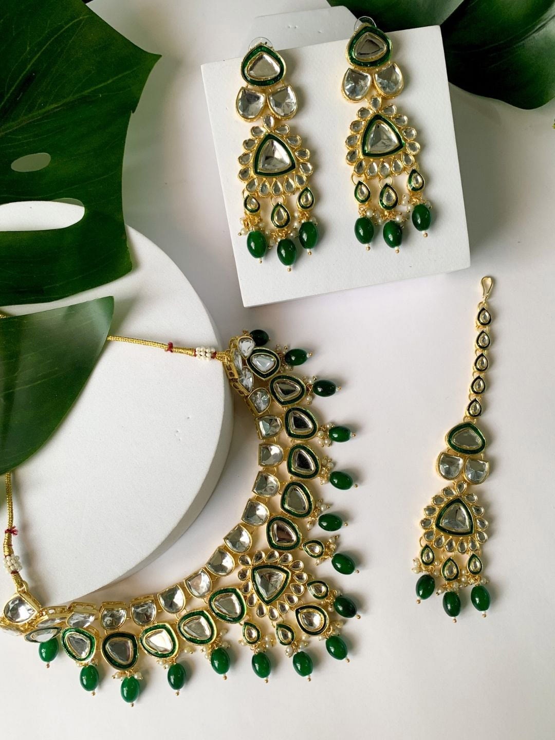 

I Jewels Gold-Plated Kundan-Studded & Beaded Necklace & Earrings With Maang Tika
