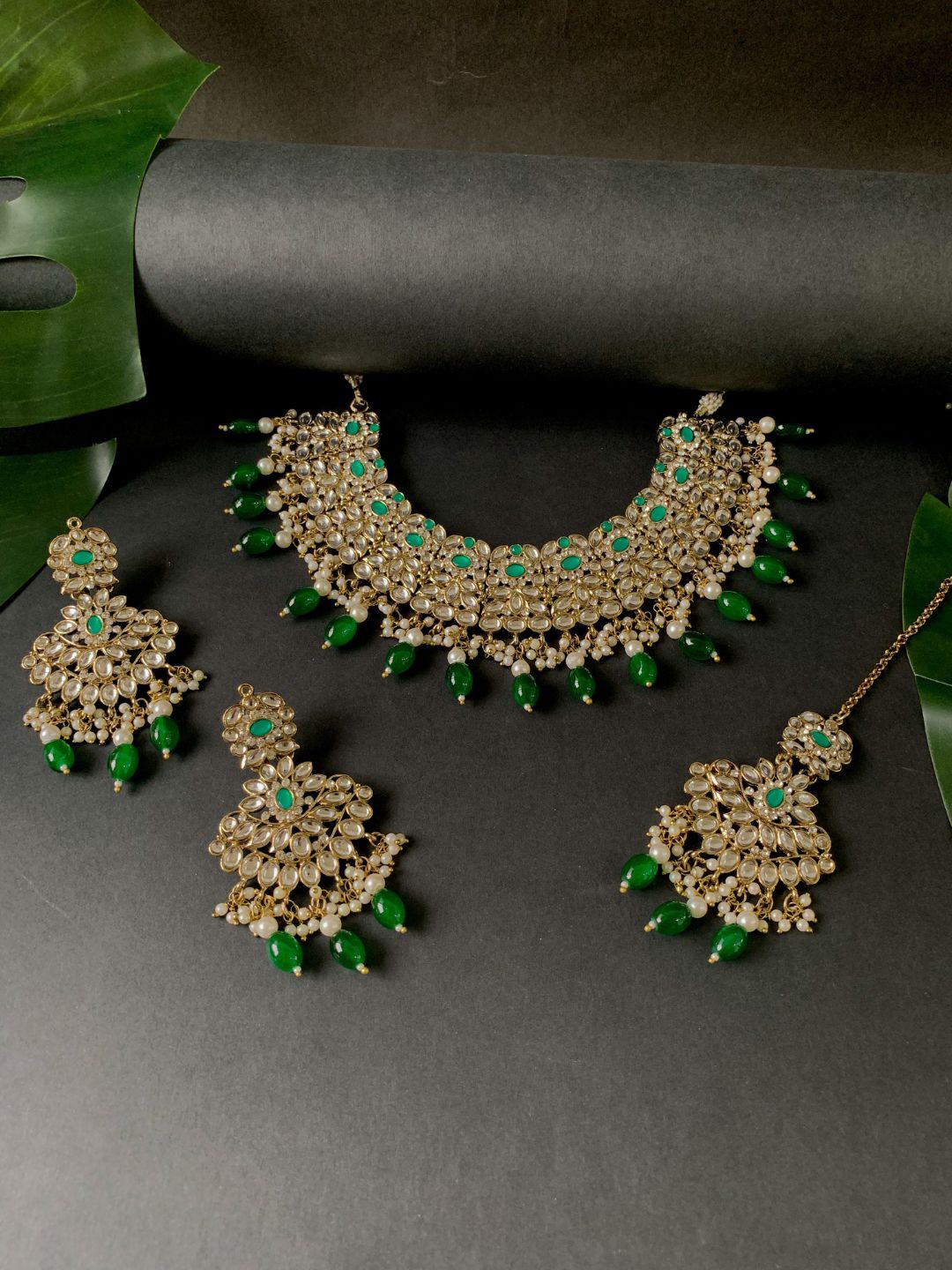 

I Jewels Gold-Plated Kundan-Studded & Pearl-Beaded Necklace & Earrings & Maang Tikka