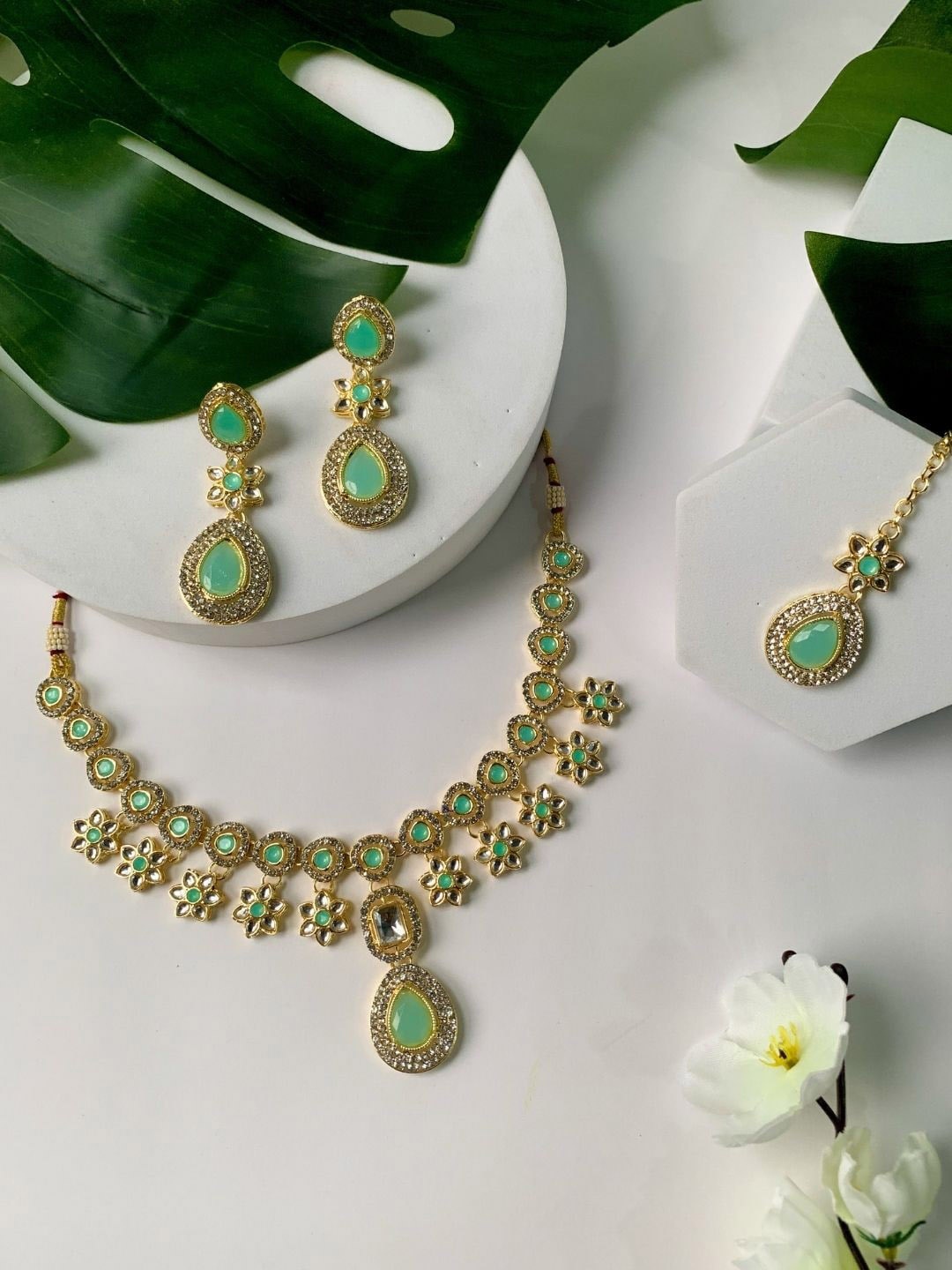 

I Jewels Gold- Plated Kundan Studded Necklace & Earrings & Maang Tikka