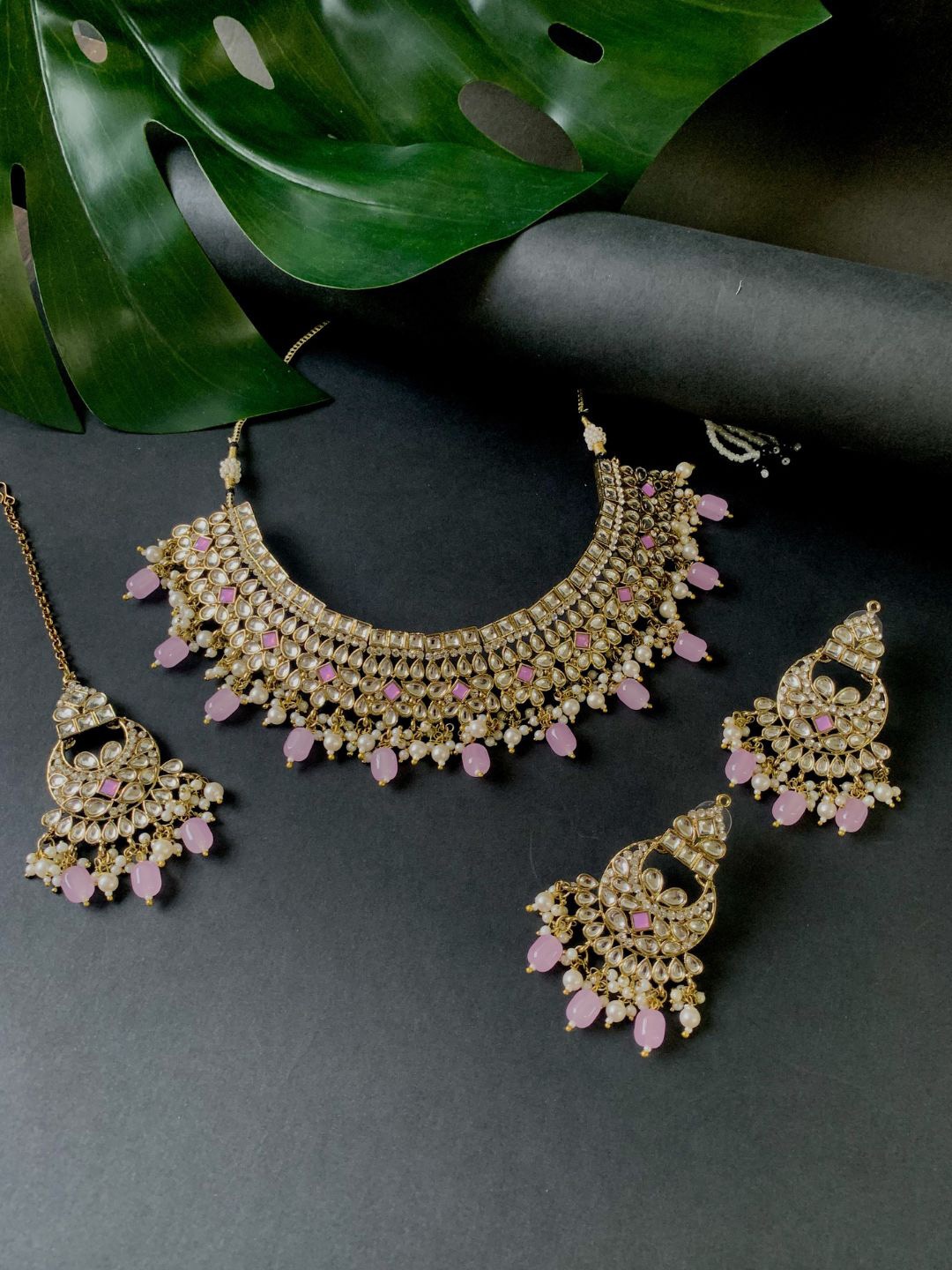 

I Jewels Gold-Plated Kundan Stones Studded & Beaded Necklace & Earrings & Maang Tikka