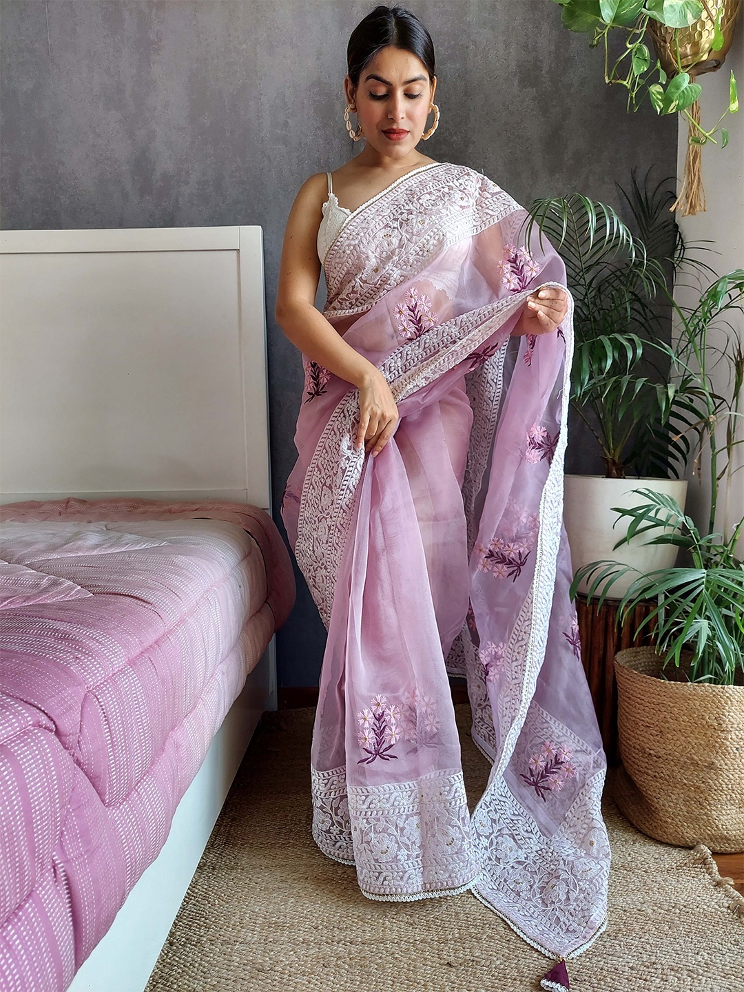

Stylefables Floral Printed Saree, Pink