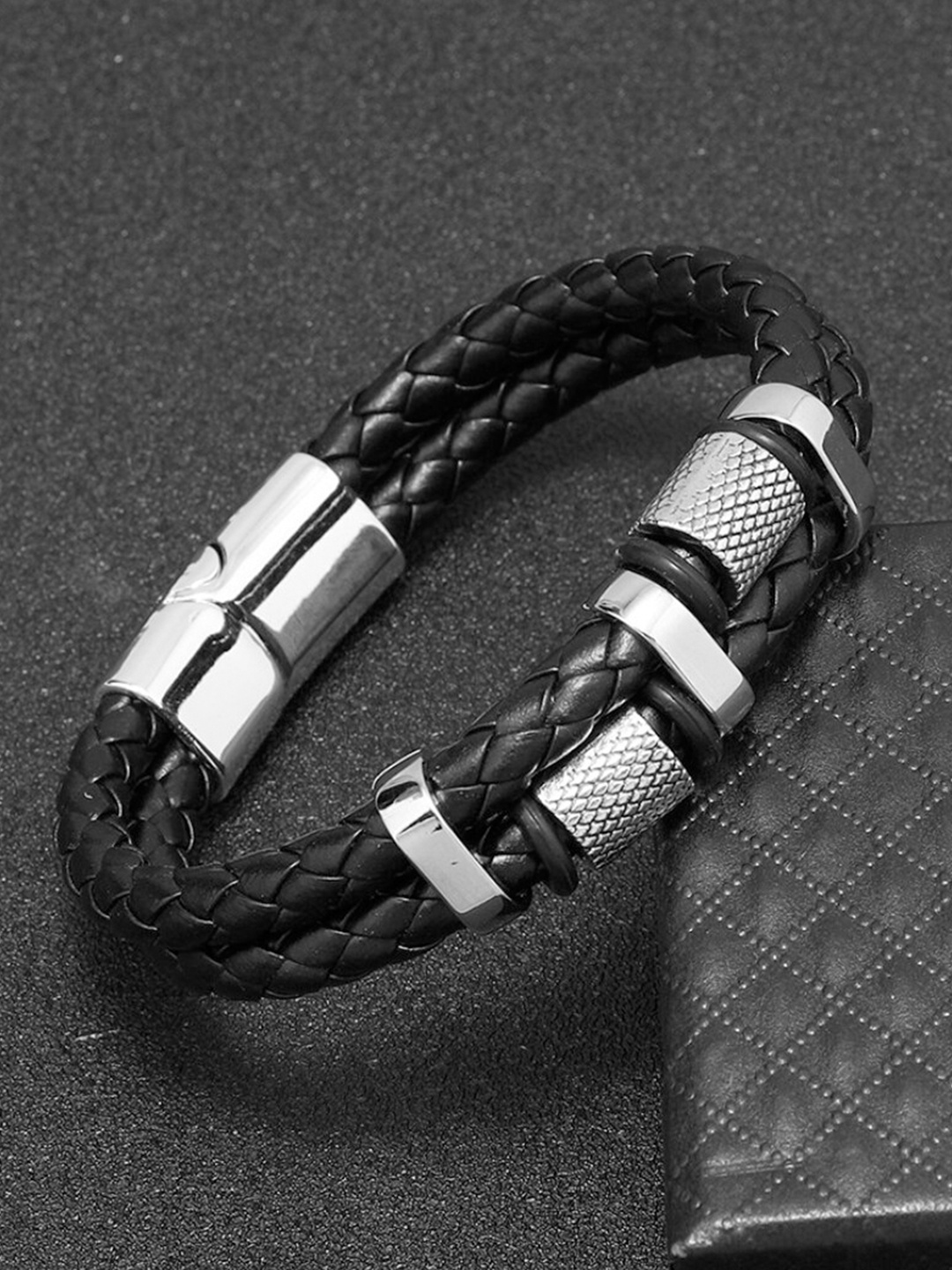 

The Roadster Lifestyle Co. Men Hardy Twisted Elasticated Bracelet, Black