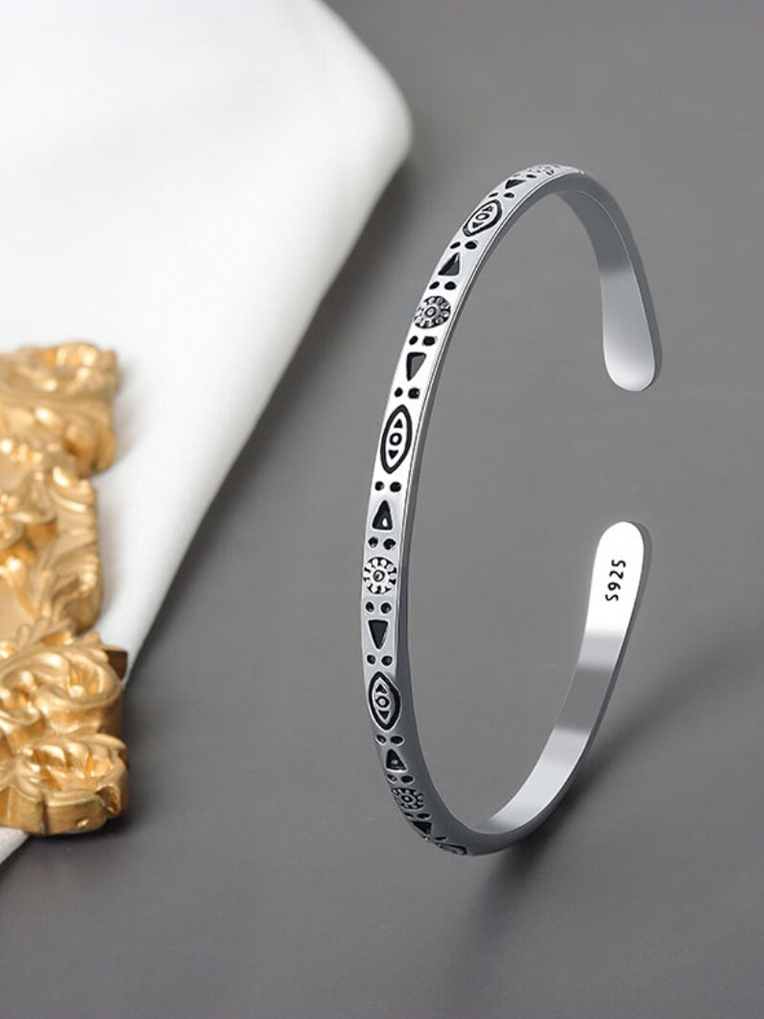 

The Roadster Lifestyle Co. Men Silver-Toned Silver-Plated Cuff Bracelet