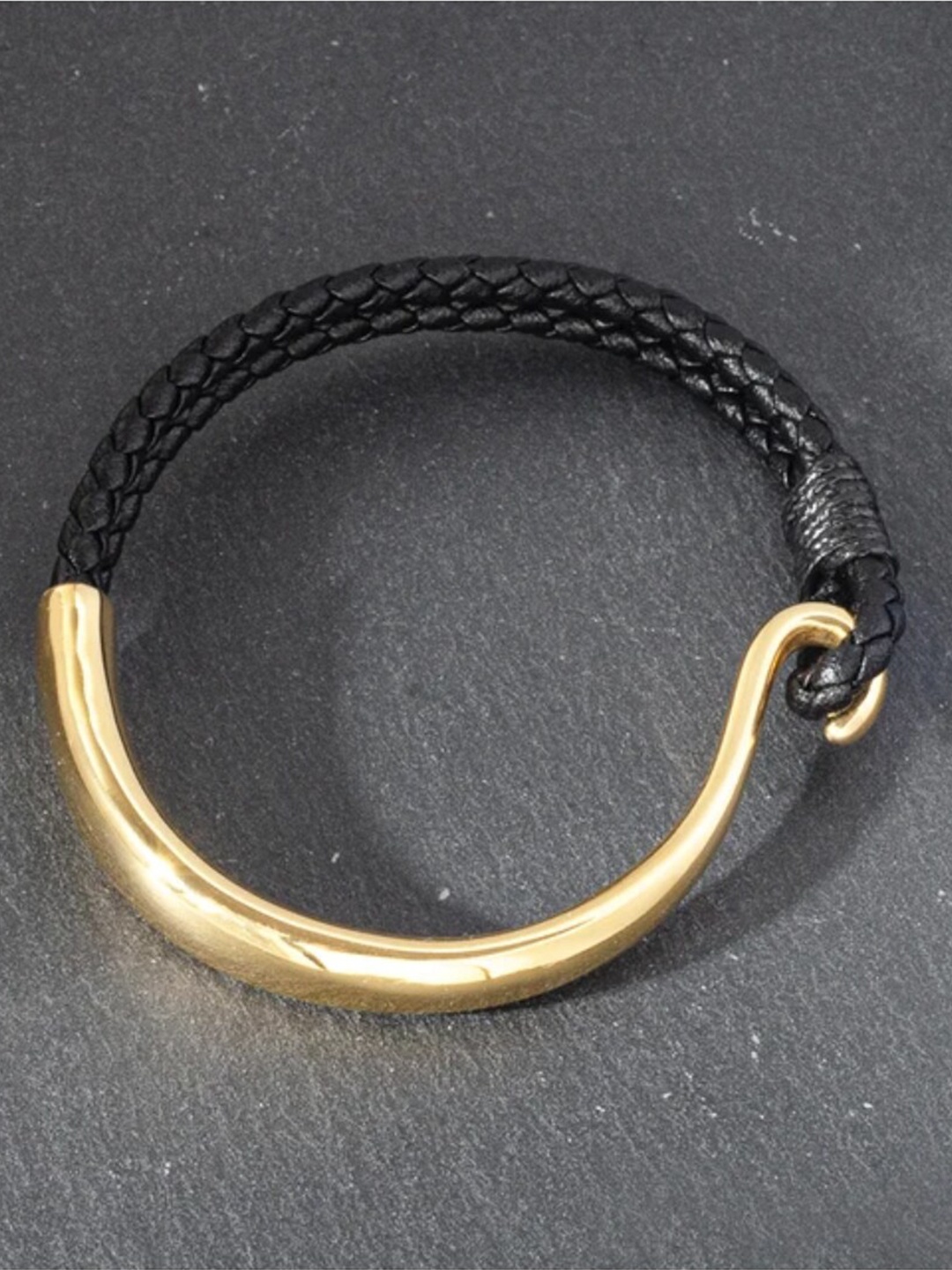 

The Roadster Lifestyle Co. Men Wraparound Bracelet, Black