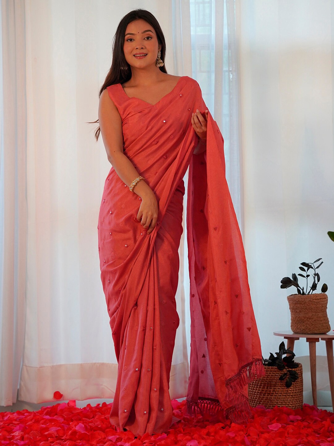 

Saree mall Embroidered Mirror Work Saree, Peach