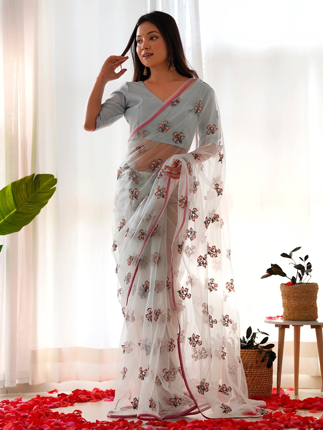 

Saree mall Floral Embroidered Sequinned Net Saree, Blue