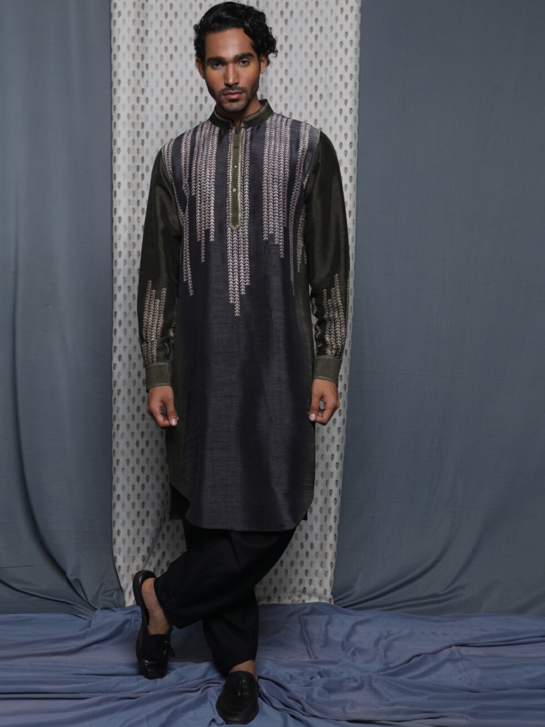 

Krishna Mehta Geometric Printed Mandarin Collar Silk Kurta, Olive